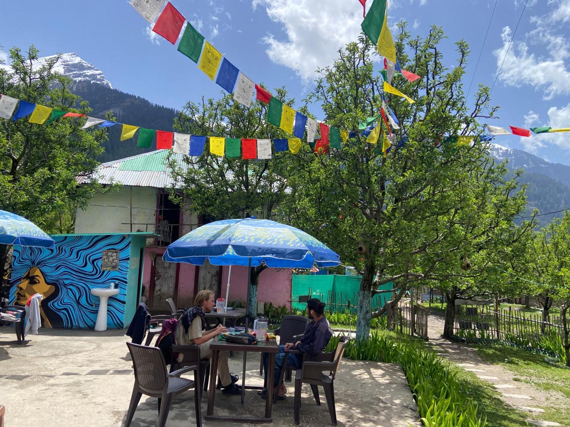 Freedom Cafe Hotel Kalgha Exterior photo